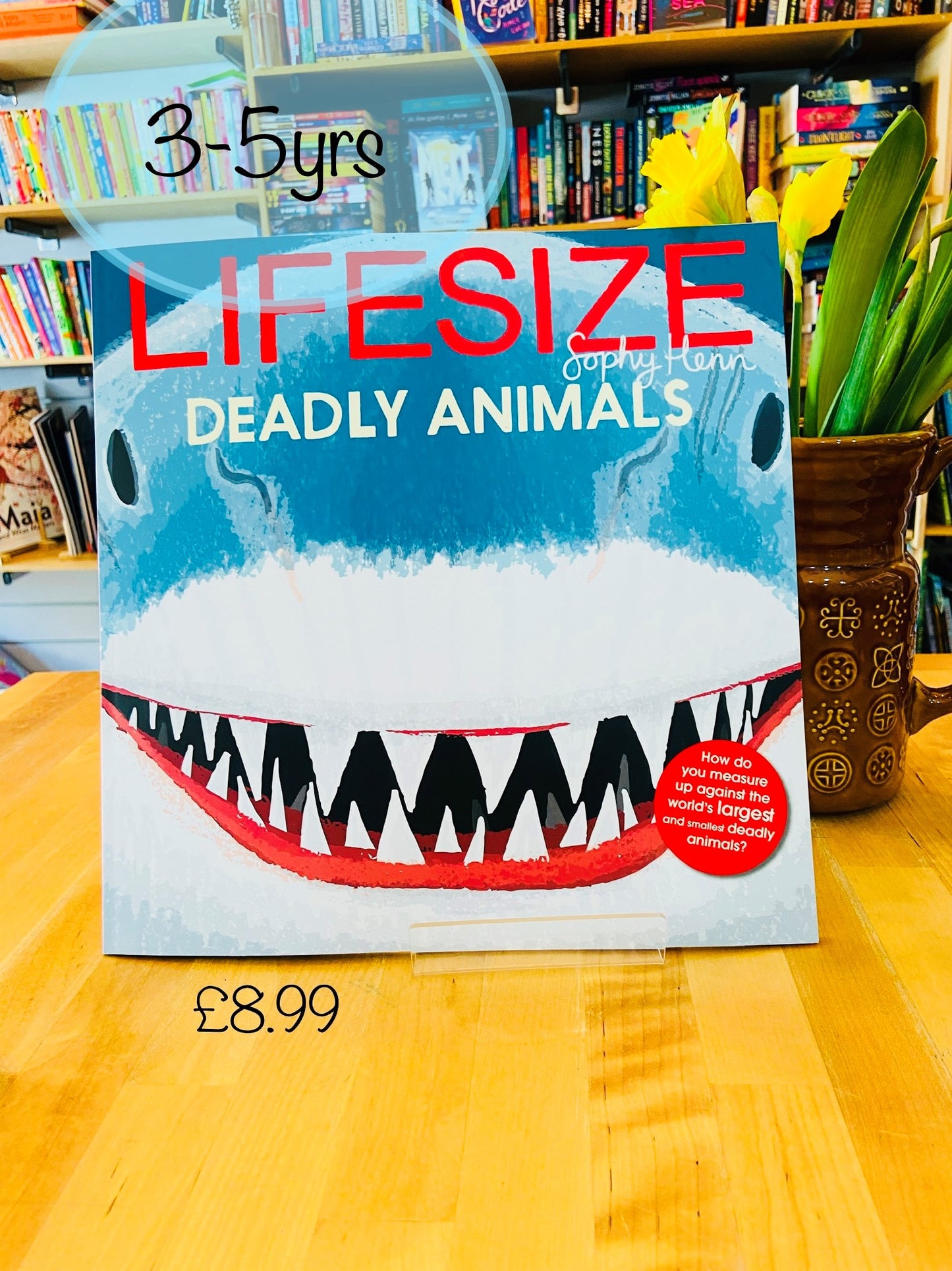 Lifesize Deadly Animals by Sophie Henn